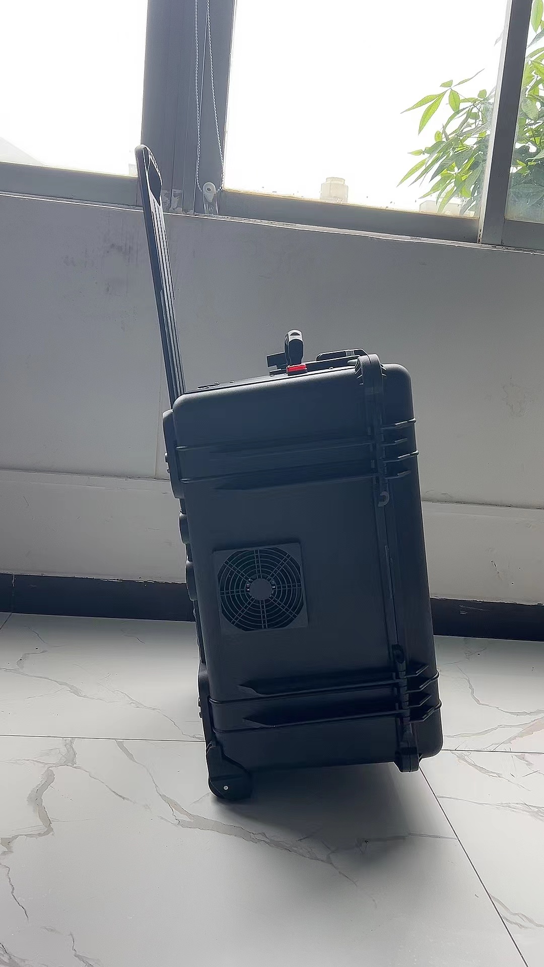 乌拉特中手拉箱型移动通信干扰器